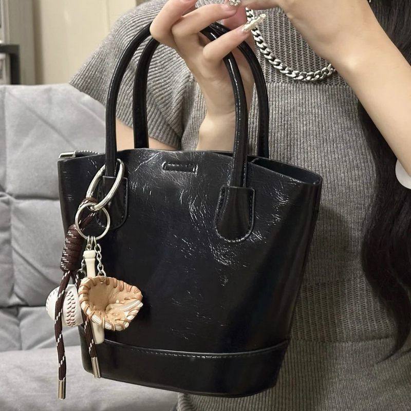 斜复古手提通勤百搭高级感跨包女2024包包水桶包ins新款小众,箱包皮具/热销女包/男包,水桶包,淘宝优惠券,粉丝福利购,淘宝优惠卷