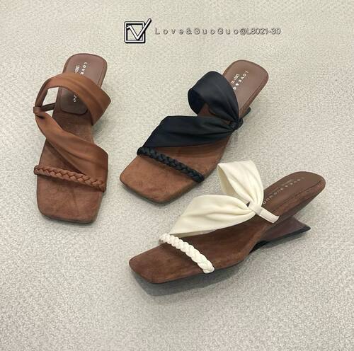 loveguoguo2026新款复古坡跟拖鞋女外穿时尚方头露趾配裙子凉拖