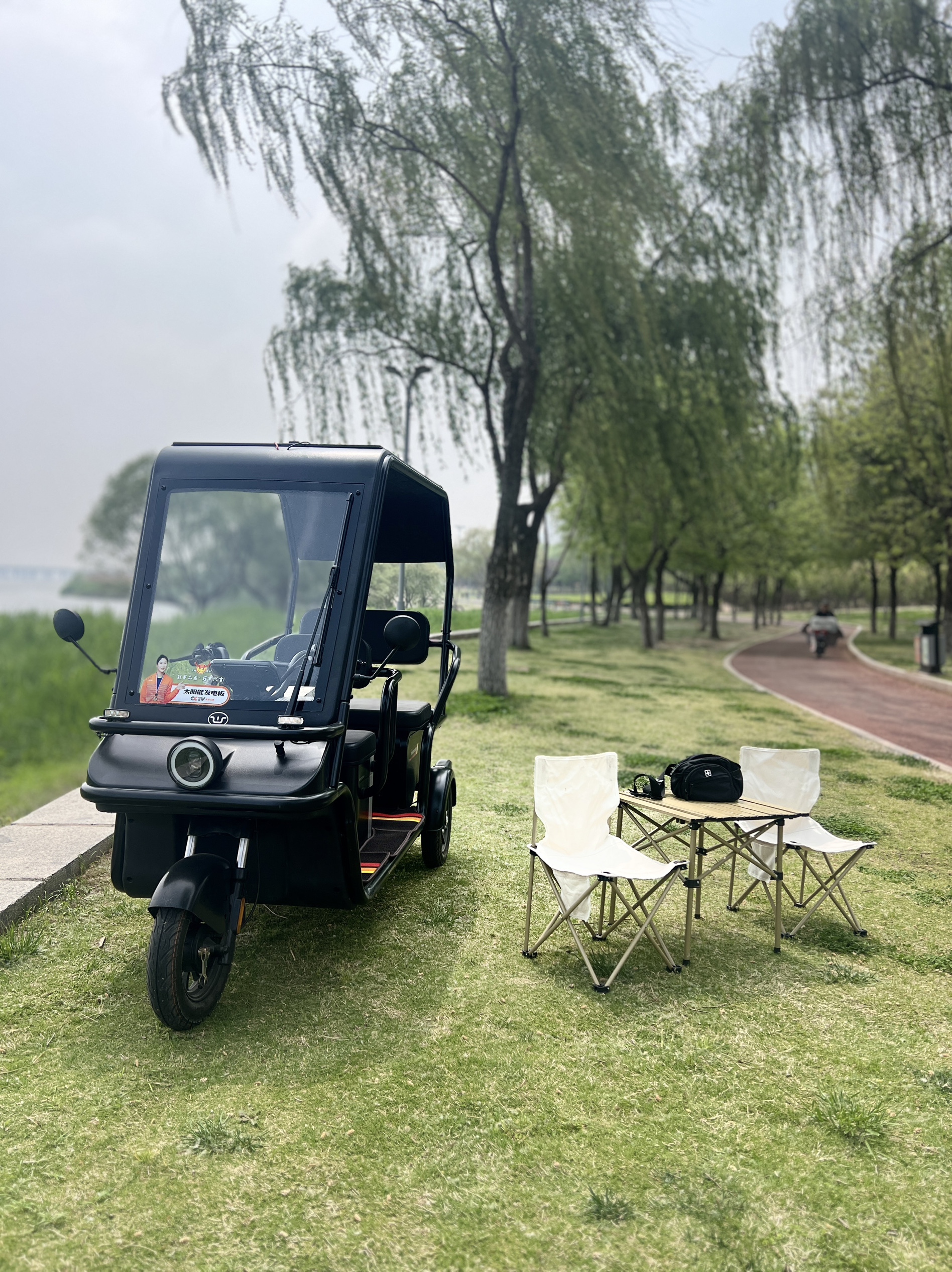 太阳能电动三轮车短途代步车自发电电动车太阳能户外移动充电