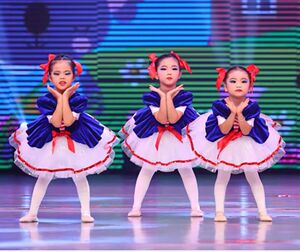 六一儿童演出服蓬蓬纱裙女童公主裙连衣裙幼儿园舞蹈表演服合唱服