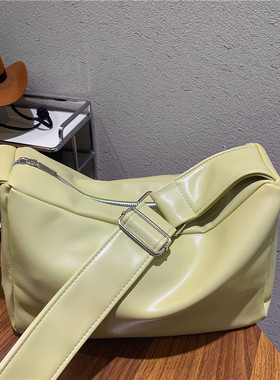 小众包包大容量学院风单肩斜跨包上课包百搭休闲包韩版宽肩带女包