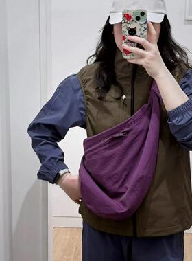 2026新款百搭单肩斜挎包女休闲运动风饺子包大容量通勤小众包包