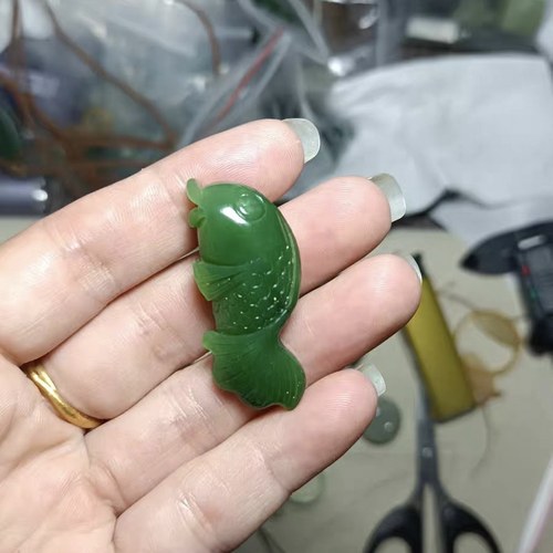 天然和田玉鲤鱼挂件男女款老坑碧玉石吊坠菠菜绿金鱼双面立体雕工