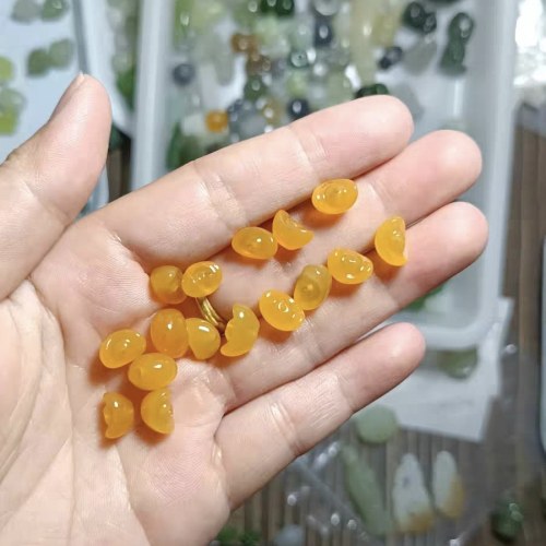 天然黄龙玉小元宝背云玉石小提溜玉坠手串项链吊坠挂件diy配饰品6