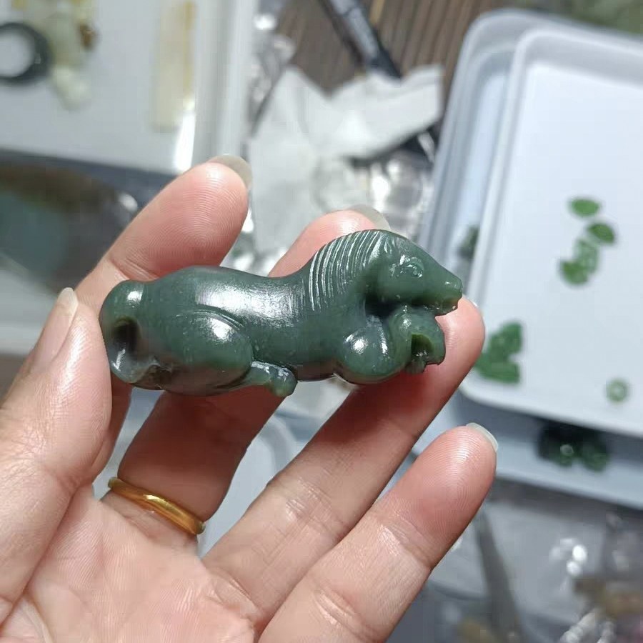 天然新疆和田玉生肖马吊坠苏工精雕立体唐马玉石挂件马到成功玉坠