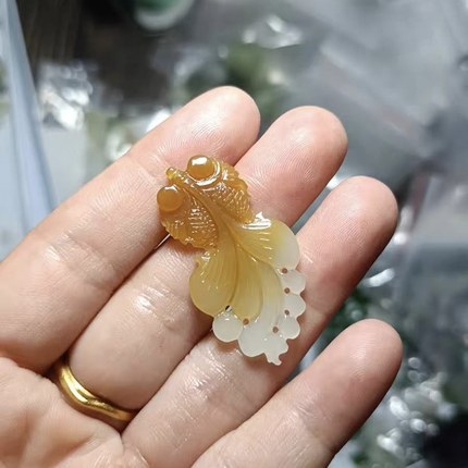 天然和田玉金鱼吊坠富贵鱼年年有余金玉满堂男女精品且末糖白玉石