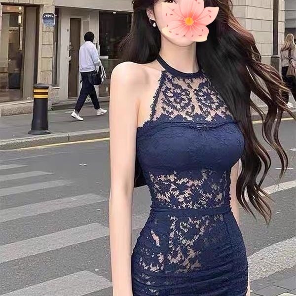 性感露肩蕾丝设计连衣裙女夏季修身高冷气质千金束腰纯欲包臀短裙