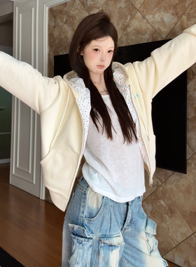 LK STORE LKOD2025秋冬新款字母发泡波点拼接帽衫女短款卫衣长袖