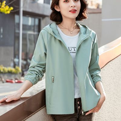 春秋新款外套女短款冲锋衣2025休闲百搭宽松风衣连帽薄款户外上衣