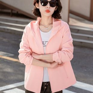 2025春秋时尚薄款短款冲锋衣女新款小香风休闲时尚夹克连帽短外套