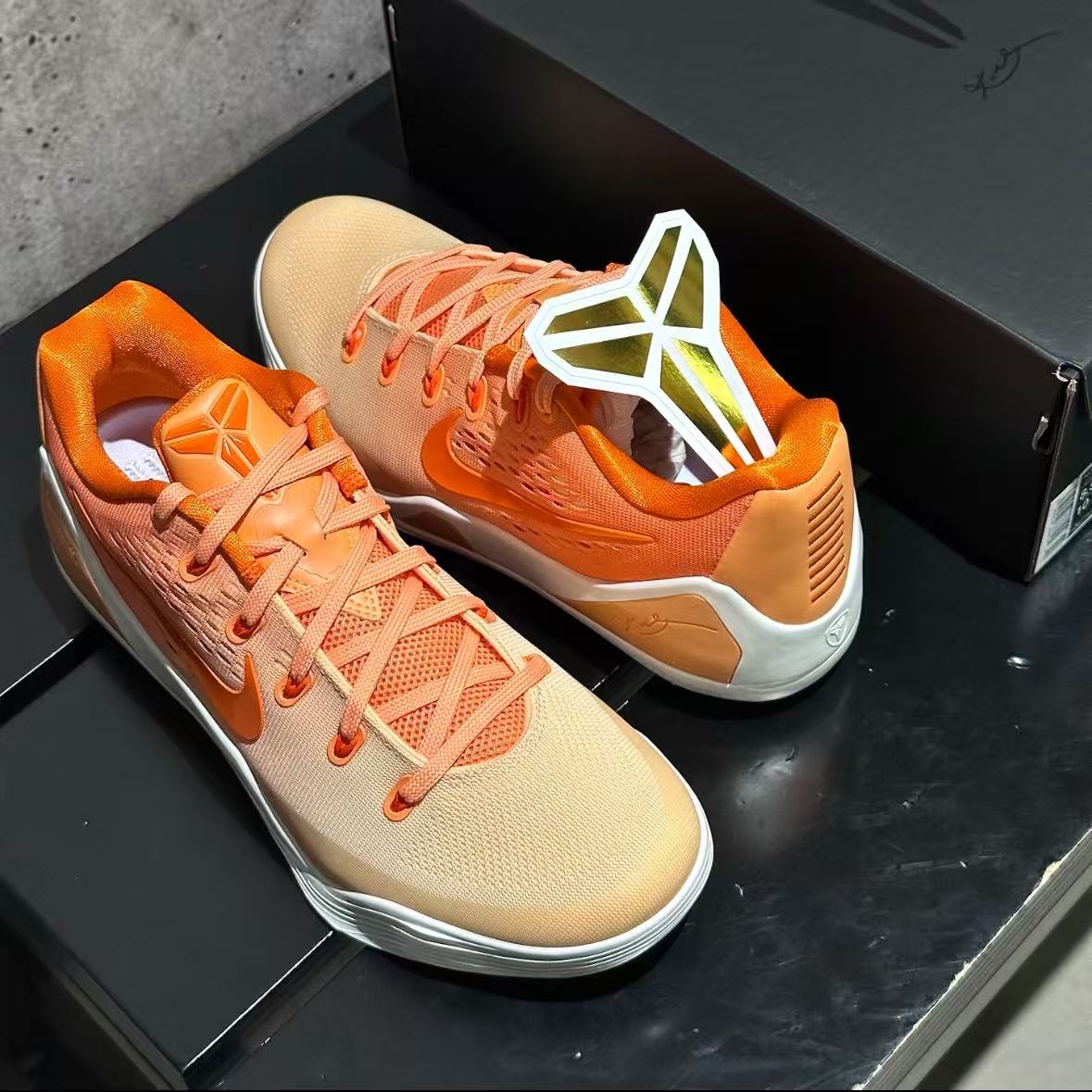 Nike Kobe 9 耐克正品科比9 实战抗扭舒适运动篮球鞋IM6119-800
