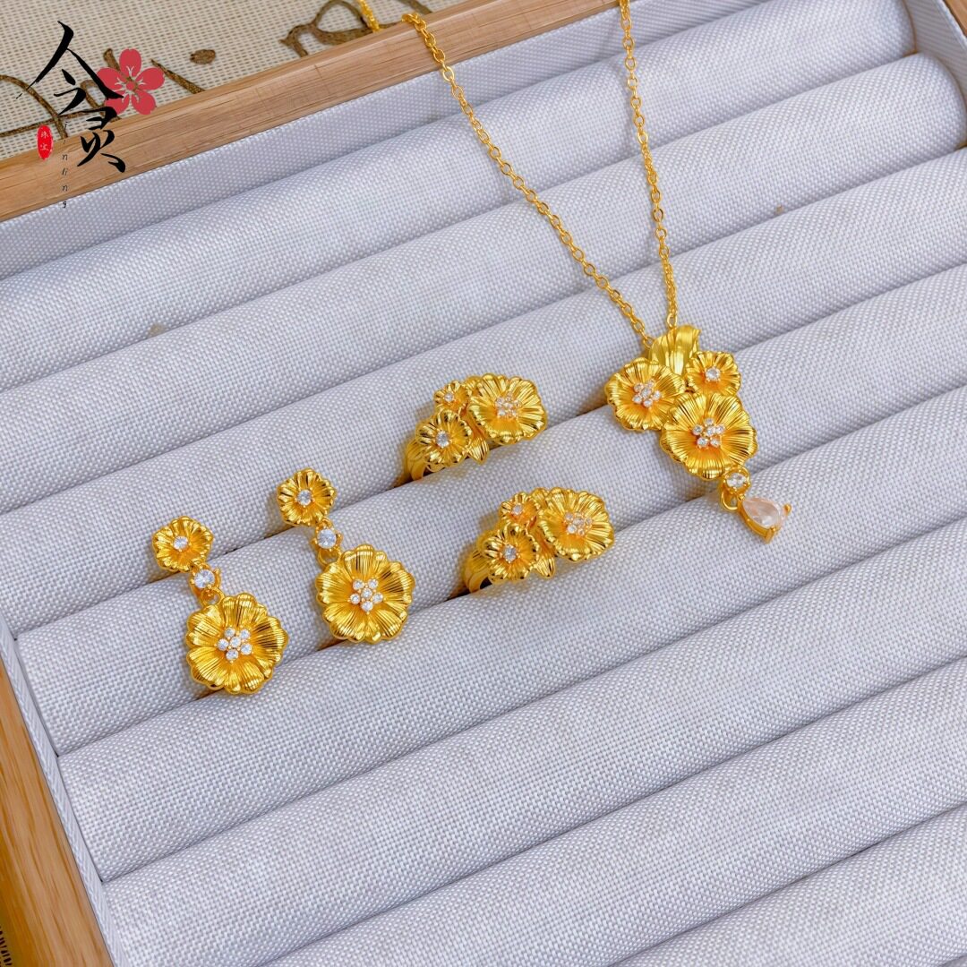 金色复古拉丝镶钻繁花耳钉套装
