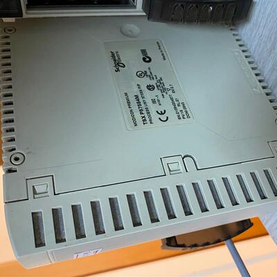 可编程控制器TSXP57153M现货TSXP57153实物TSXP57554M 模块