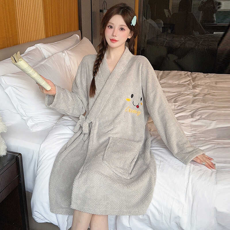 大码睡袍女秋冬季珊瑚绒加厚浴袍