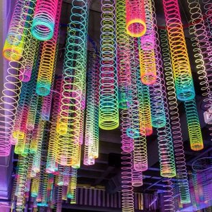 创意商业美陈美术魔力彩虹圈艺术展打卡拍照场景公共空间互动装置