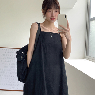 黑色苎麻吊带裙女夏季度假风亚麻连衣裙宽松短款露背A字小黑裙