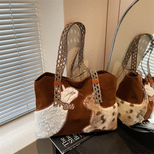 可爱咖啡毛绒小猫托特包女2026春季新款大容量单肩包百搭手提包女