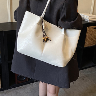 大容量包包女2026新款春季百搭简约单肩包今年流行爆款通勤托特包