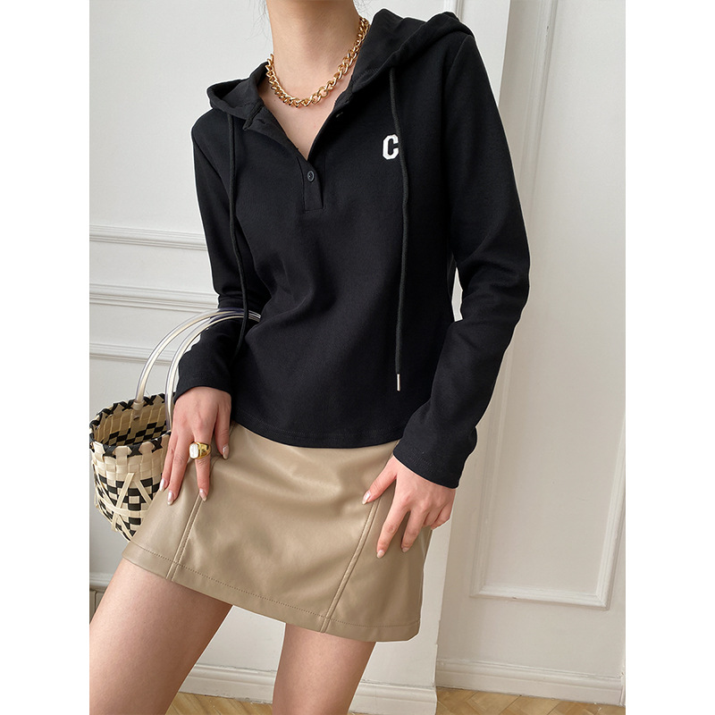 司南 随性腔调感 纽扣小开领高腰线圆弧剪裁连帽打底衫卫衣SN2786