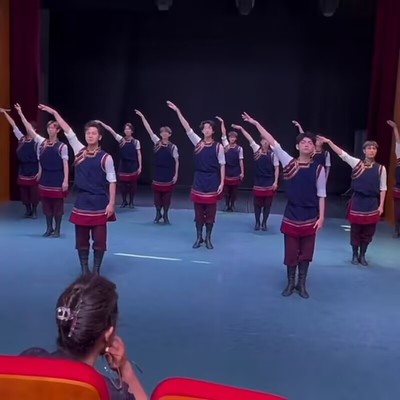 藏族舞蹈演出服男学生考试