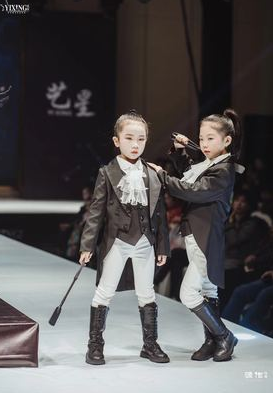 儿童新款个性男女童走秀团体服装表演演出模特马术服黑色西服