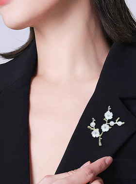 Brooch新款梅花胸针女防走光衬衫西服大衣配饰时尚优雅欧美胸花