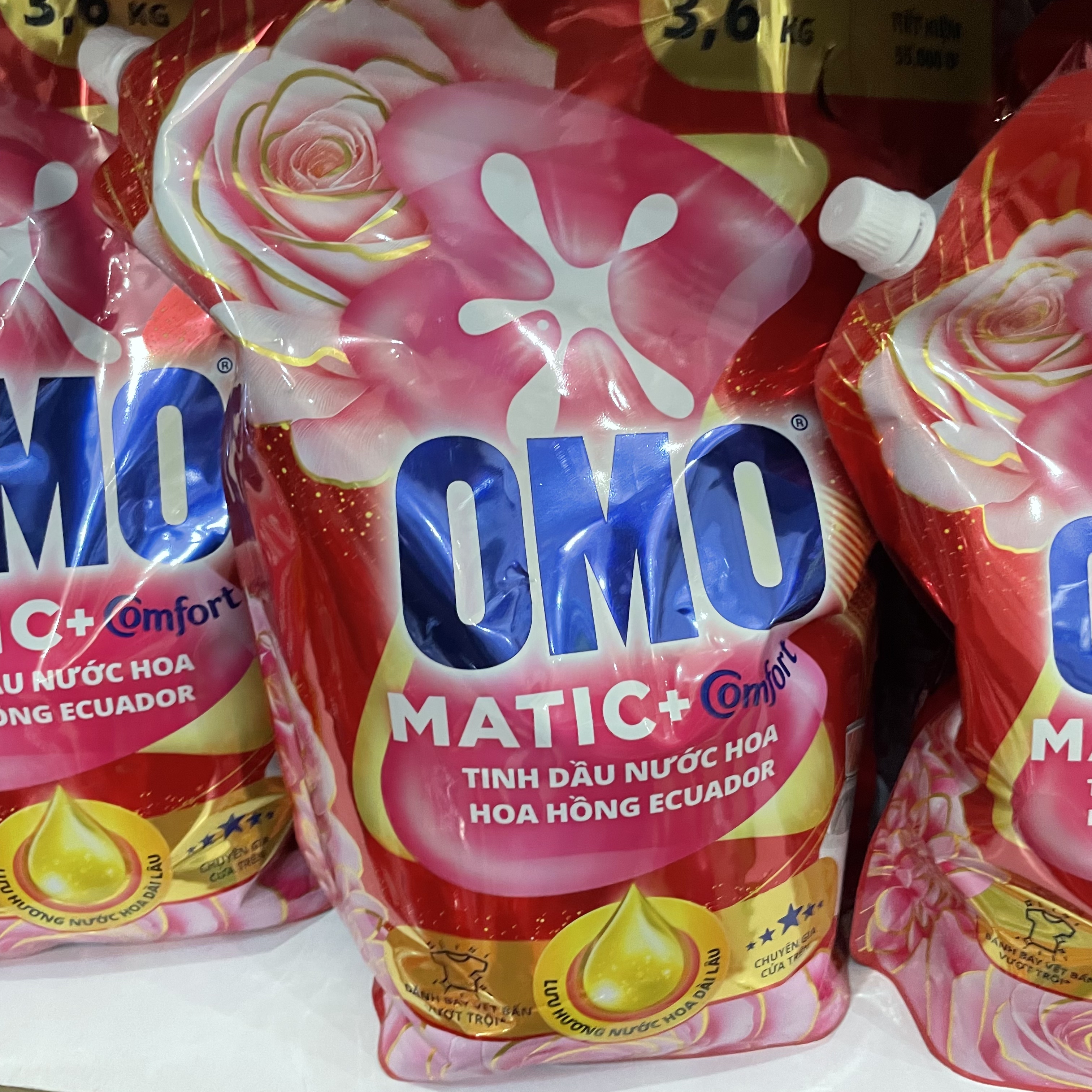 越南正品OMO奥妙浓缩加香洗衣液深层洁净强力除渍粉色花香3.6kg