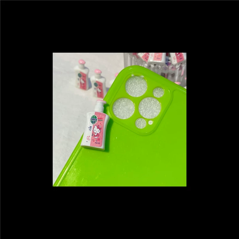 Миниатюрная фигурка Hello Kitty из смолы с реалистичными флаконами геля для душа, аксессуары DIY, 2,7 см