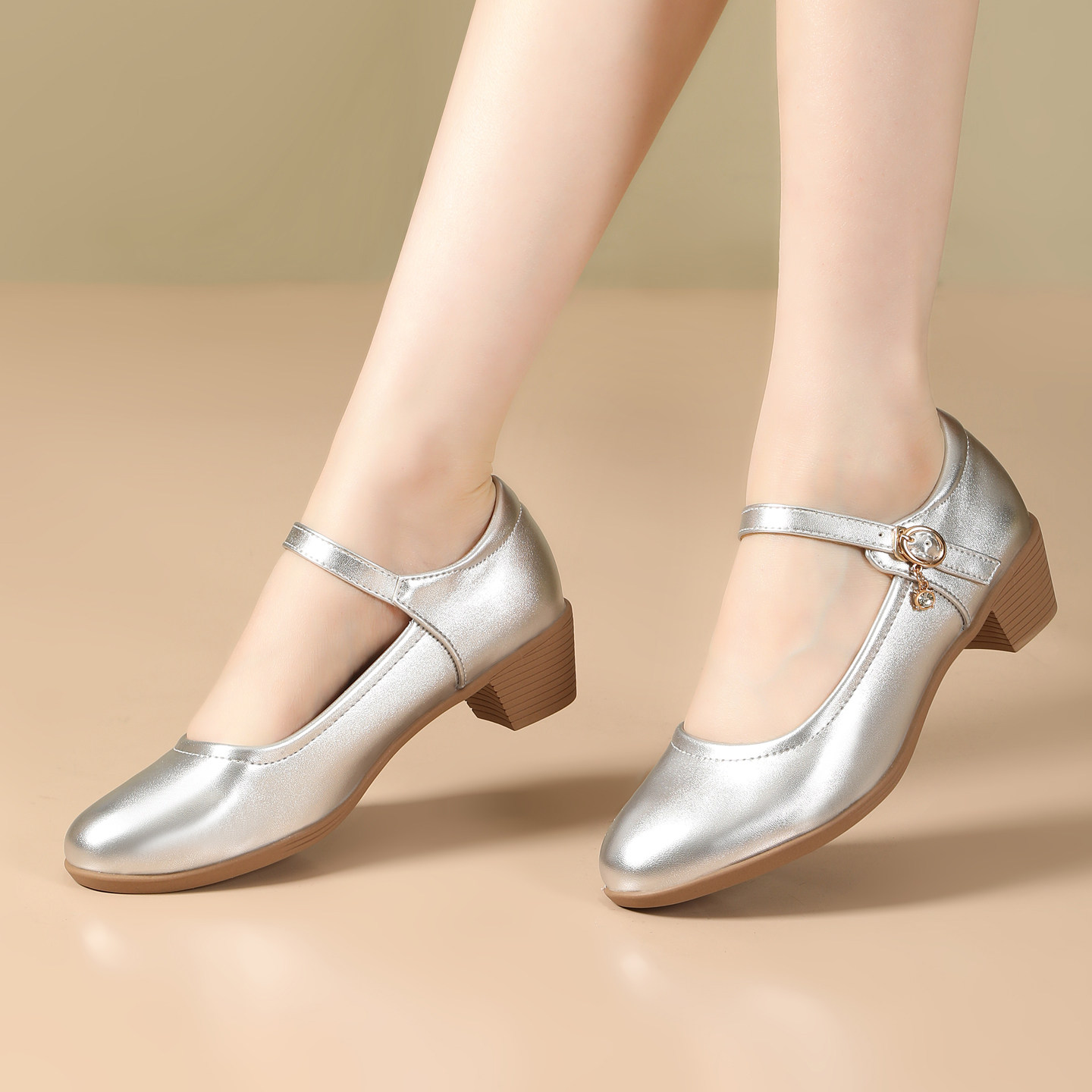 银色新款现代舞鞋女成人软底中跟舞蹈鞋古典民族练功通用广场舞鞋