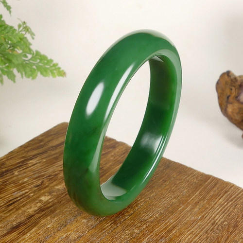 正品和田玉细腻出油老料菠菜绿碧玉手镯玉镯内径60.5mm 重69.88克