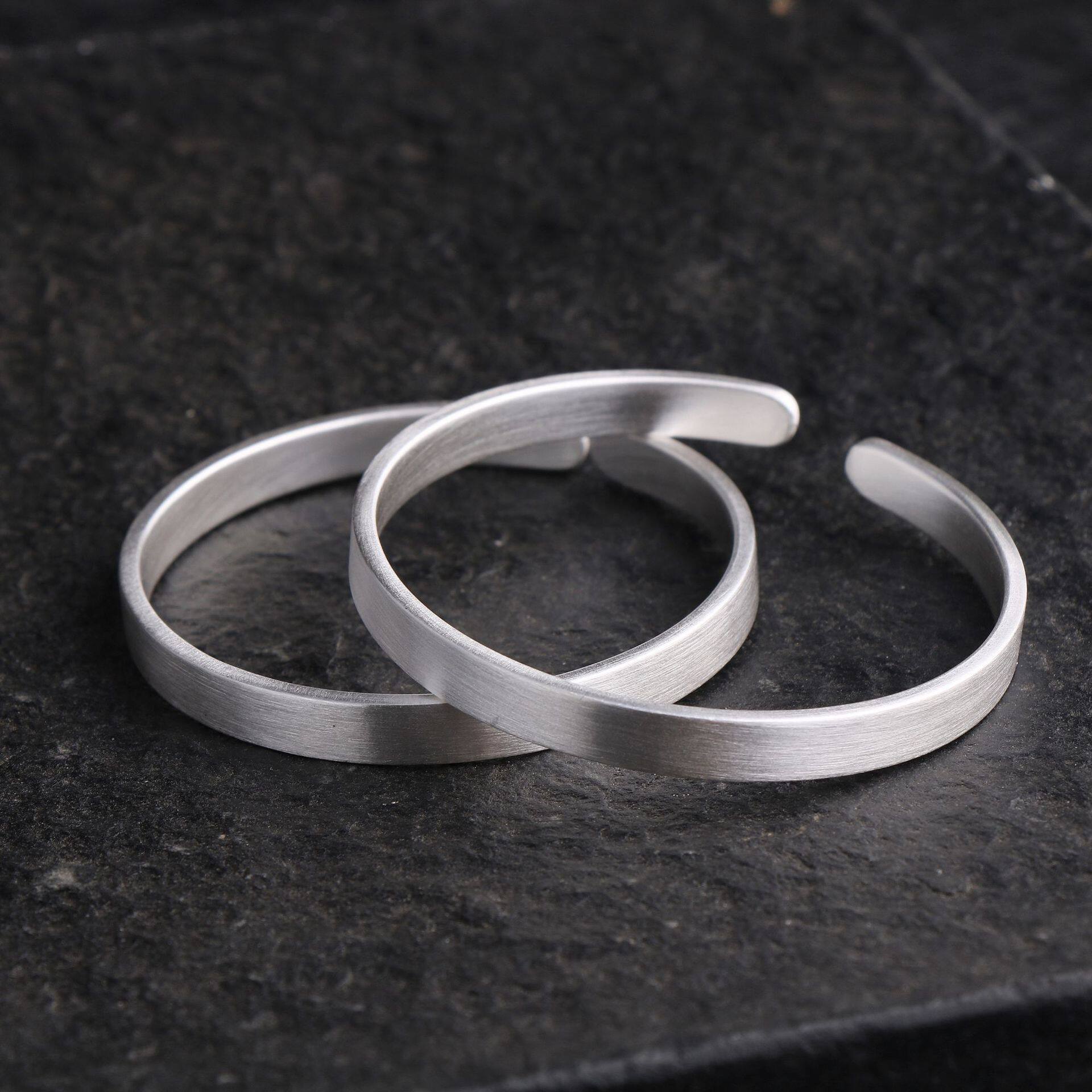 极简约风格银手镯 原创999银饰纯光面拉丝开口女素面纯银镯子手环