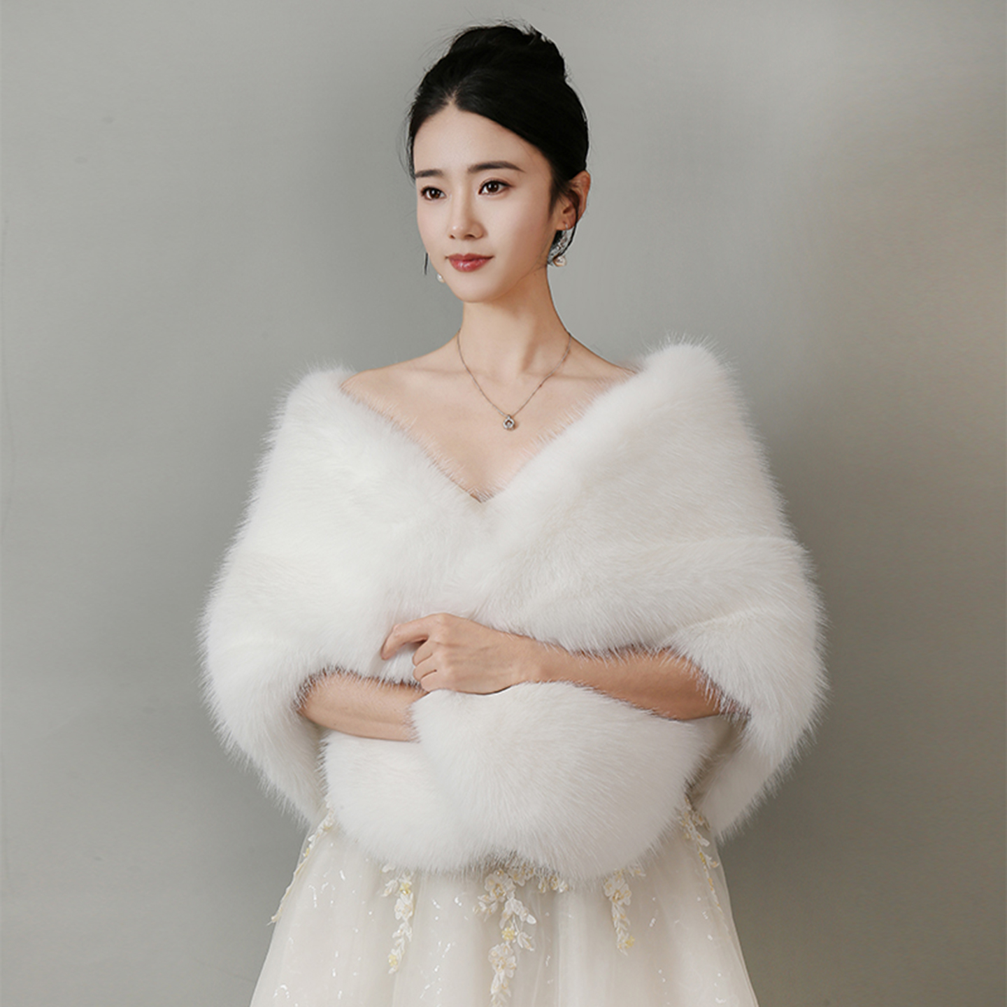 婚纱披肩冬季新款高端加厚新娘敬酒服旗袍狐狸毛皮草斗篷披肩外搭