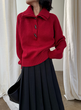拖延症  /  红色牛角扣高领毛衣 小个子百搭叠穿上衣