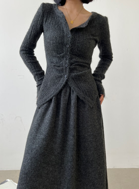 拖延症 / 灰色针织套装女2024早秋慵懒风简约毛衣半身裙两件套