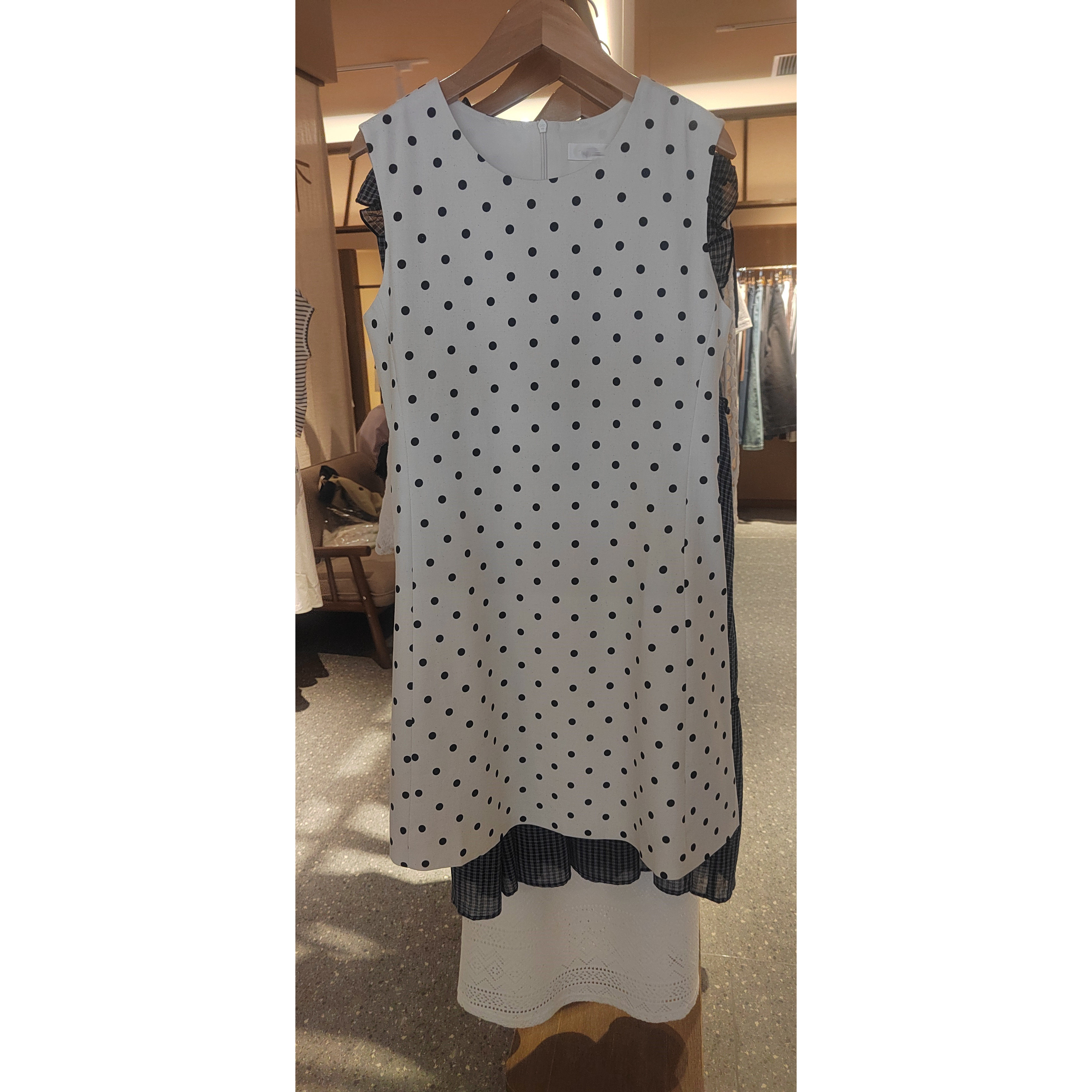 2026年夏季新款无袖女士收腰短款波点连衣裙