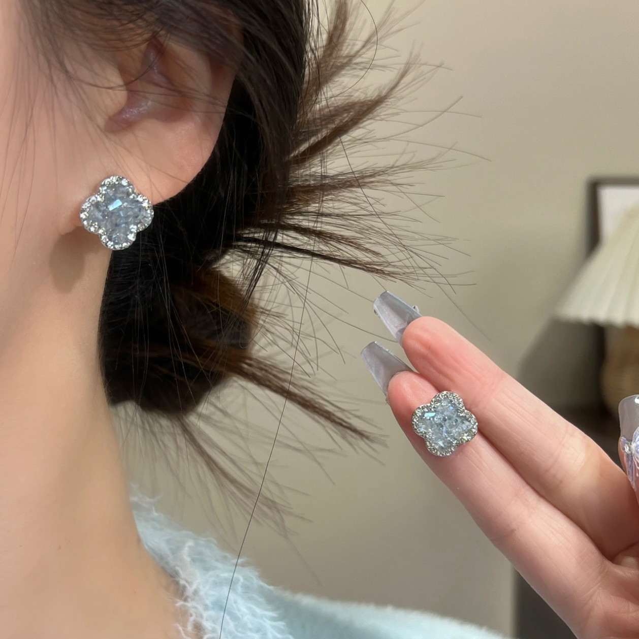 S925银针蓝色水晶四叶草耳钉高级气质镶钻耳环锆石蓝色花朵耳饰