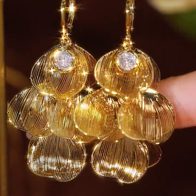 2024年轻奢小众夸张花瓣金属感长款流苏耳环时髦设计感气质耳扣