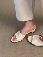 A perfect match for a skirt and flip-flops, a vacation style that is comfortable and versatile. Minimalist style, toe-exposing thick-heeled one-shoulder slippers, suitable for women to wear outdoors in summer thumbnail 8