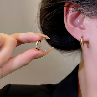 简约莫比乌斯素圈耳环女小众高级感精致小巧耳圈轻奢百搭圈圈耳饰