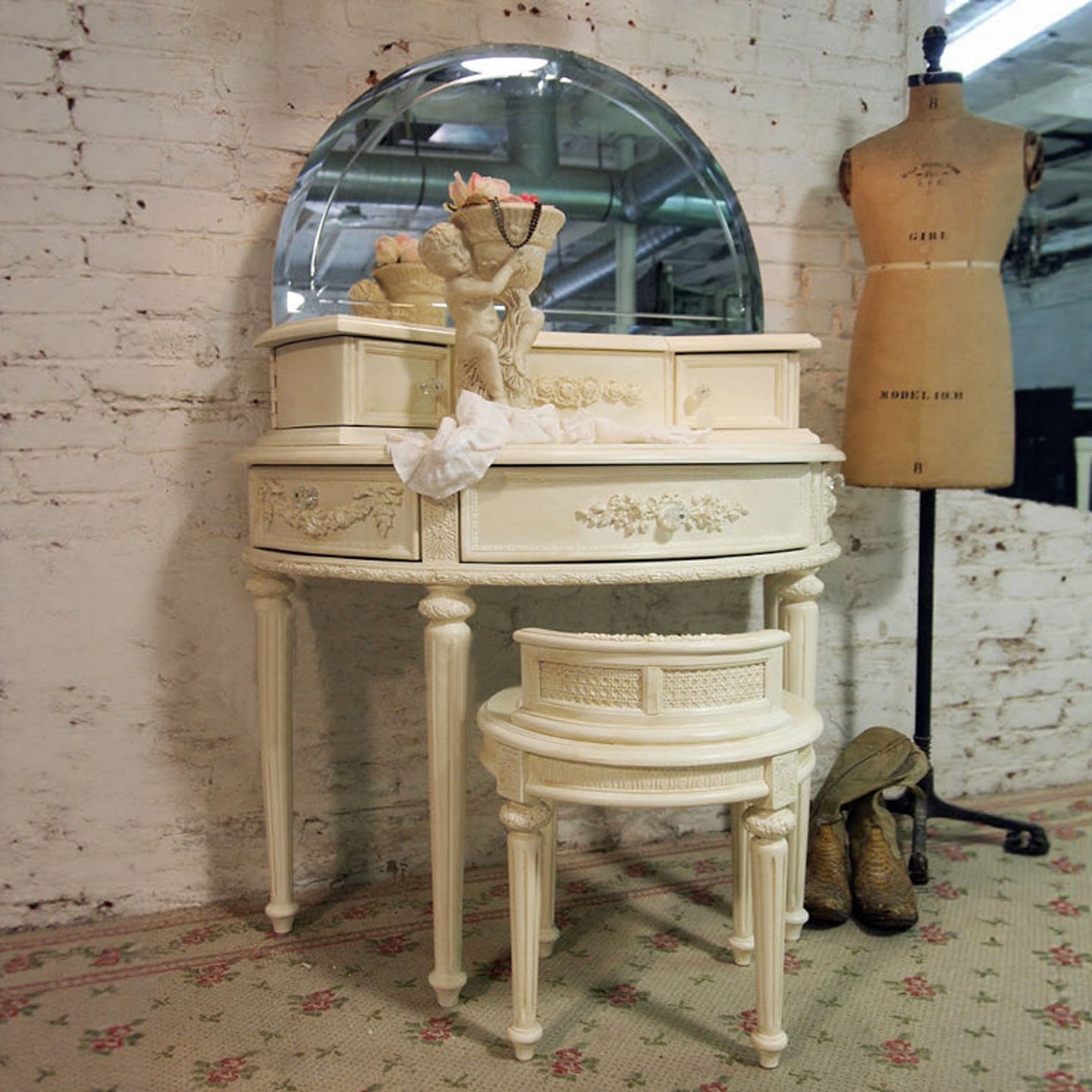 法式卧室梳妆台实木雕花置物架美式复古做旧半圆公主收纳盒化妆桌