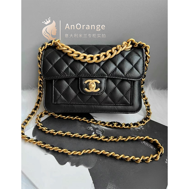 Chanel香奈儿23S女包金扣黑色牛皮翻盖邮差包豆腐包单肩斜挎包