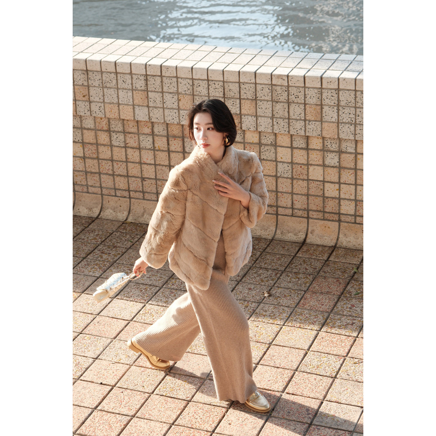 《杏仁奶冻》冬季百搭实穿獭兔毛皮草外套