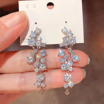 轻奢微镶银花雨凉锆石花朵耳环女