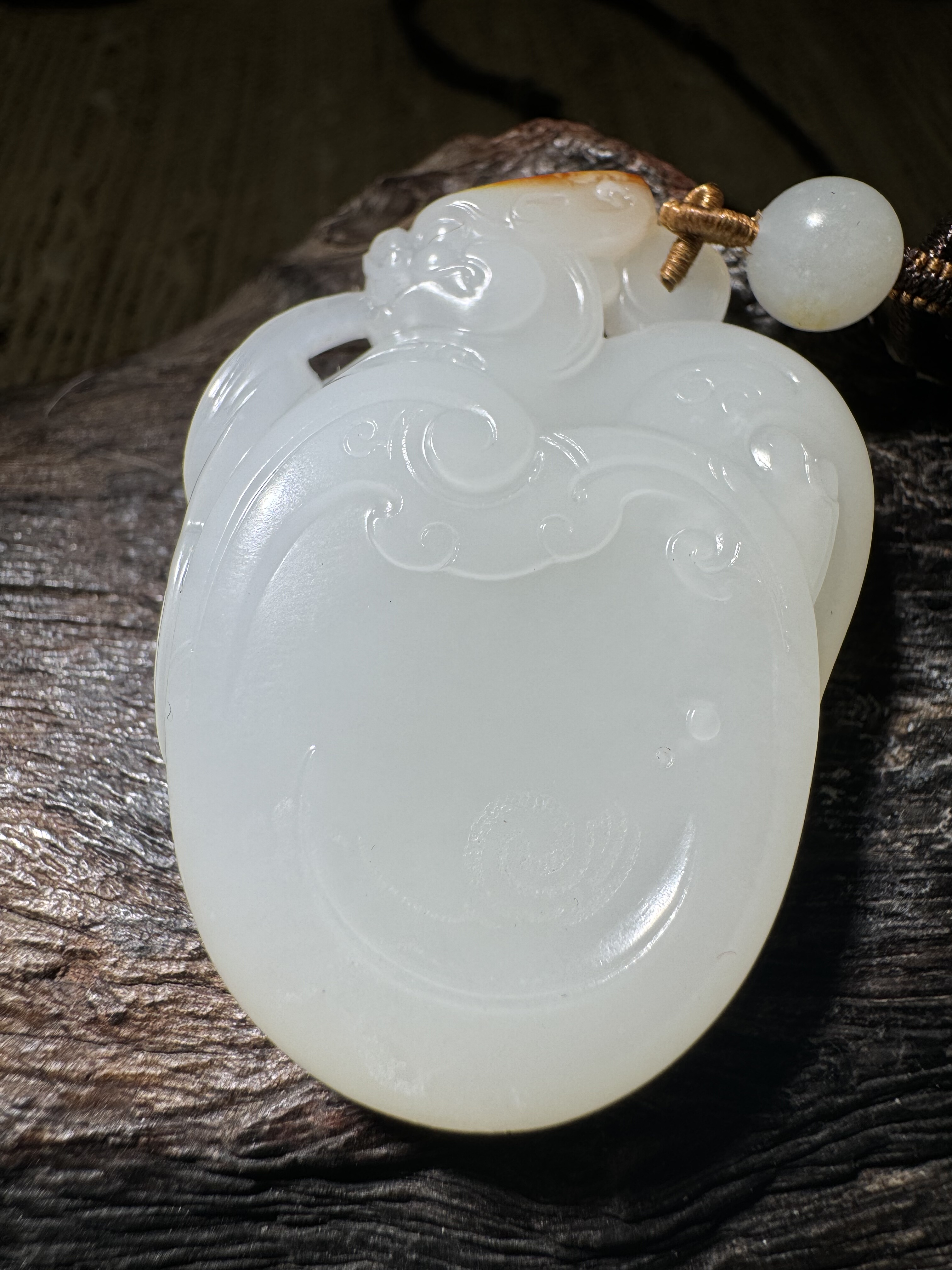 【尚臻玉典】尚峰纯手工雕刻新疆和田玉籽料貔貅挂件府上有龙