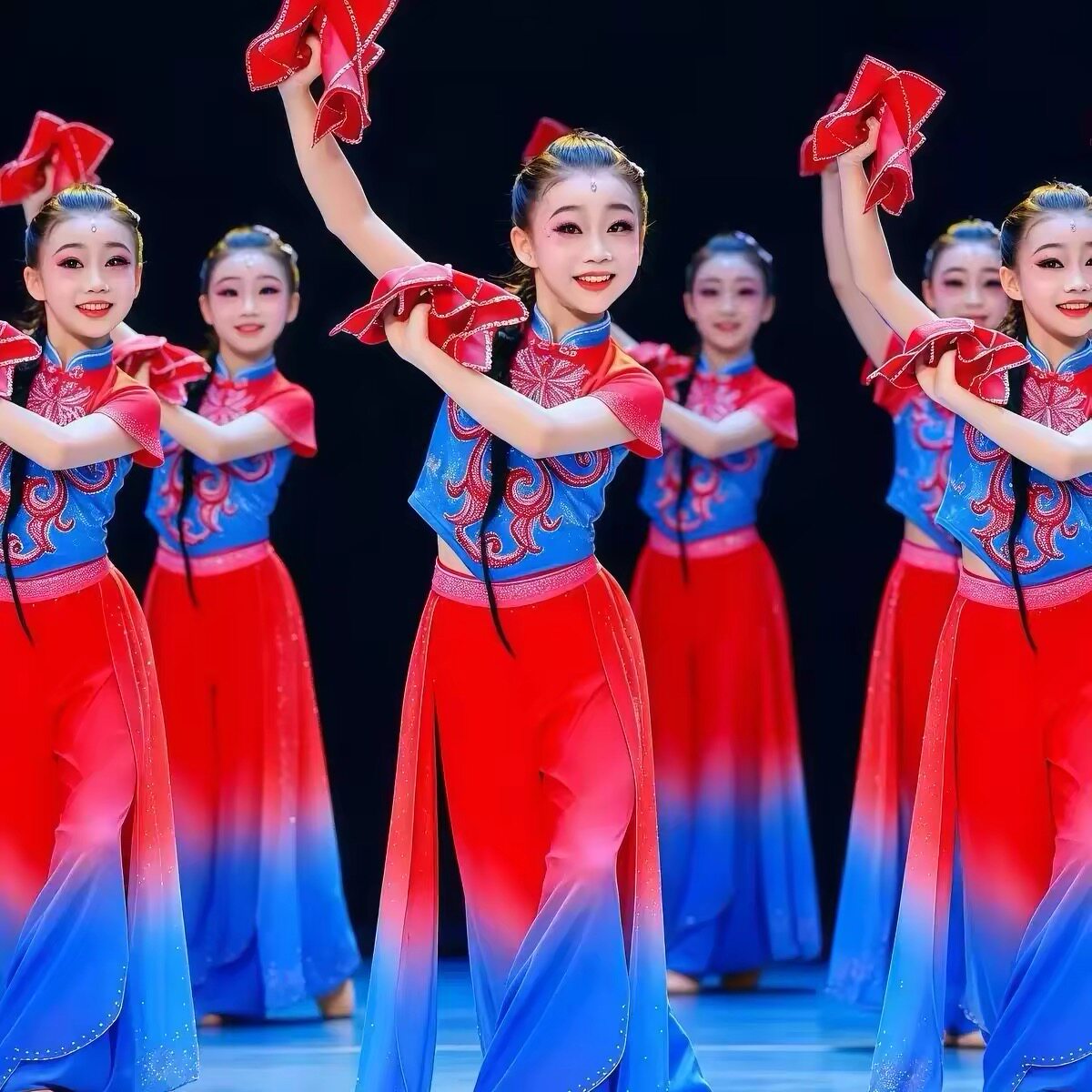 俏小妞舞蹈演出服儿童咏春古典舞飘逸东北秧歌少儿手绢舞表演服装