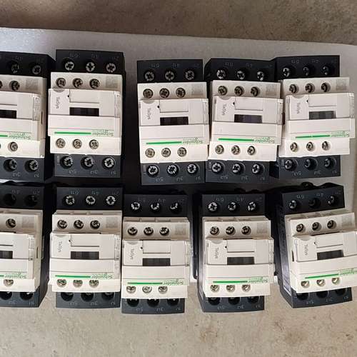 接触器（LC1D38，M7，220V有11只（LC1D