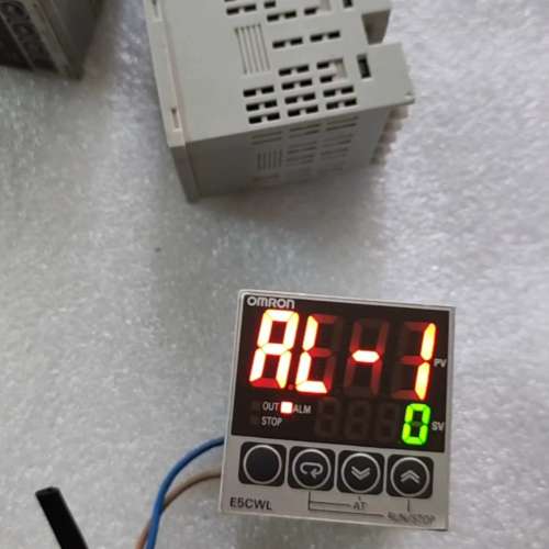 omRon温度继电器E5CWL一Q1TC，100一240V有