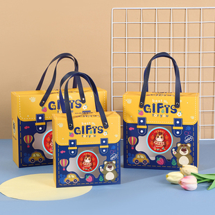 2026马年小朋友小礼品盒元旦快乐儿童伴手礼创意幼儿园新年礼物盒