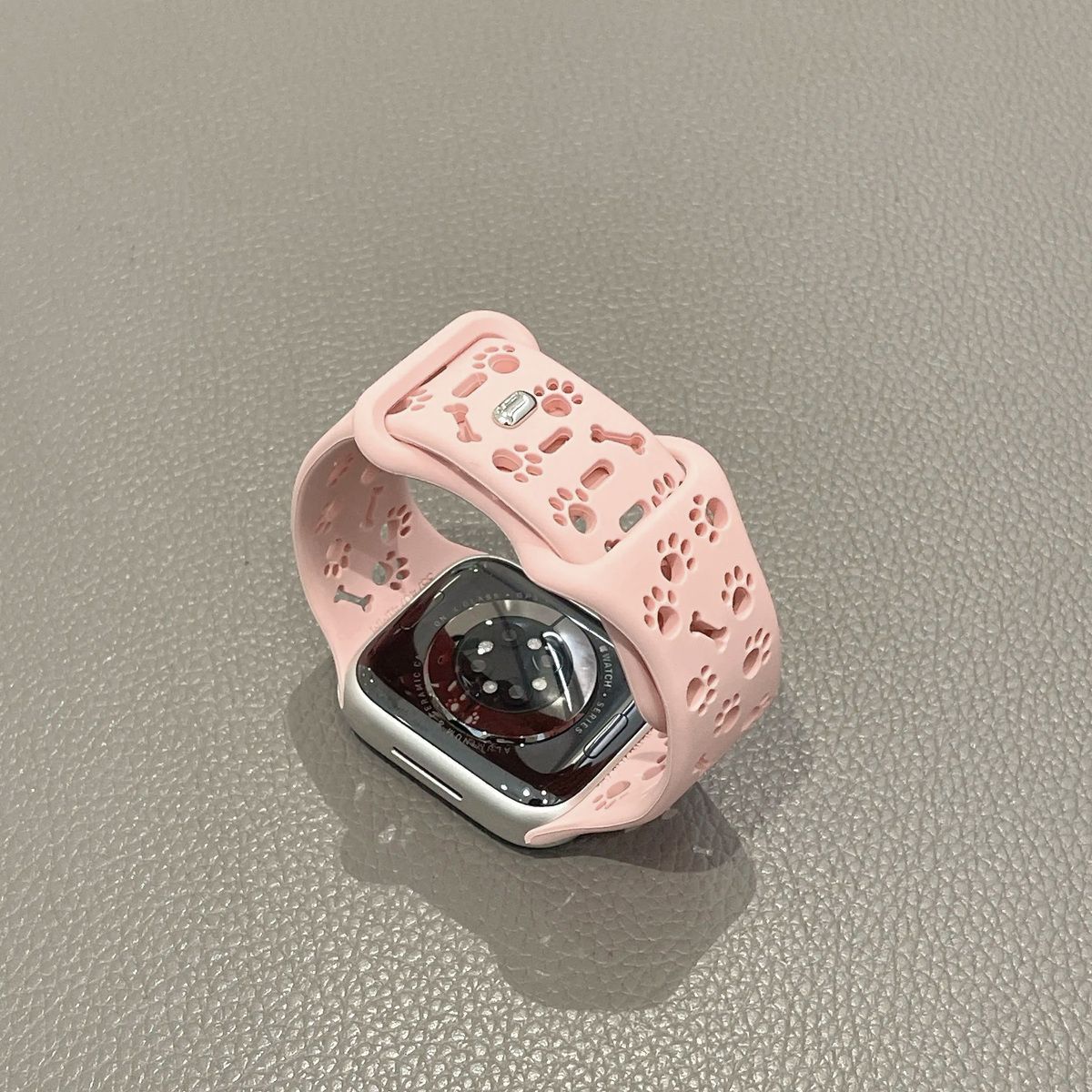 硅胶可爱镂空狗爪适用小米8/9pro透气红米watch4/5表带oppox2mini