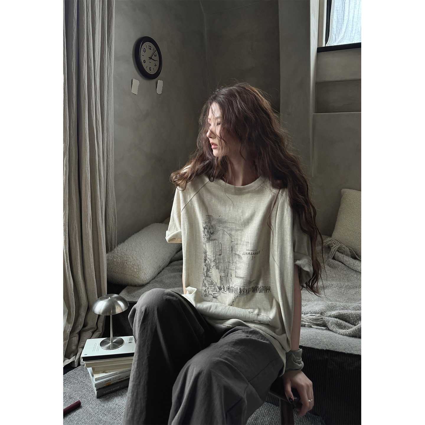 JMWOMEN"豆蔻古堡"灰麻杏炭笔素描印花短袖T恤女夏季宽松慵懒上衣